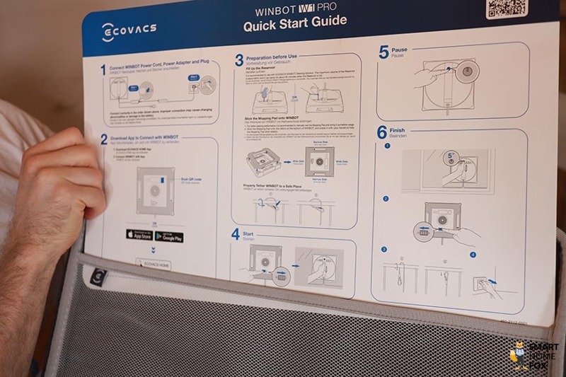 Schnellstartanleitung des Ecovacs Winbot W1 PRO ist in der nahaufnahme zu sehen
